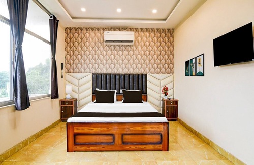 Shibpur House | Classic With Balcony Hotel Beer and Beyond