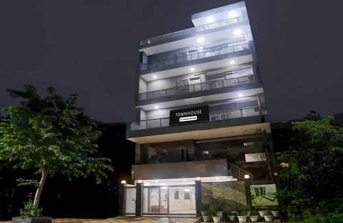 Rohini House | Classic with Balcony Rohini Sector 24