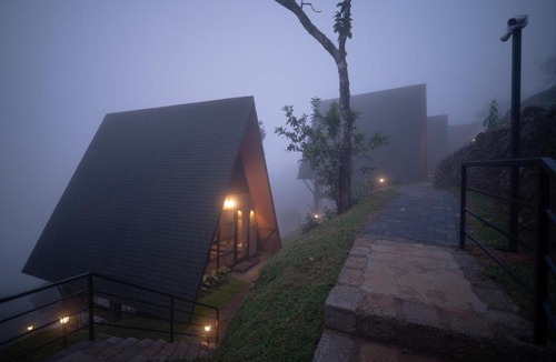 Elappara Hotel | Cliff and Cloud Vagamon