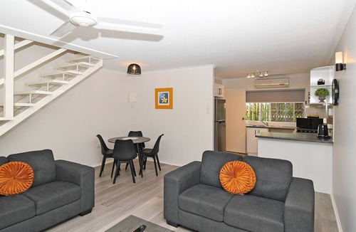 Torquay House | Coast Spacious Two Bedroom 1 Bathroom Apartment