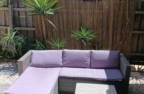 Aspendale House | Coastal charm, spacious townhouse Ideal for families or groups of up to 8