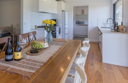 Newham Other | Cobaw Views – a Mount Towrong Vineyard retreat