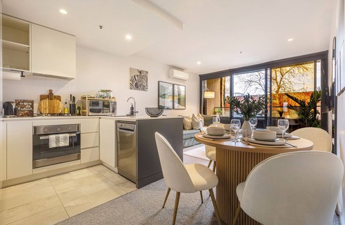 Collingwood Apartment | Collingwood Oasis | Sleep 6 | Free Secure Parking