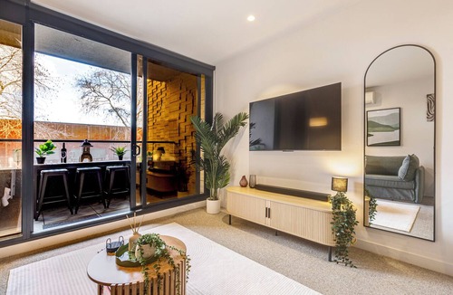 Collingwood Apartment | Collingwood Oasis | Sleep 6 | Free Secure Parking