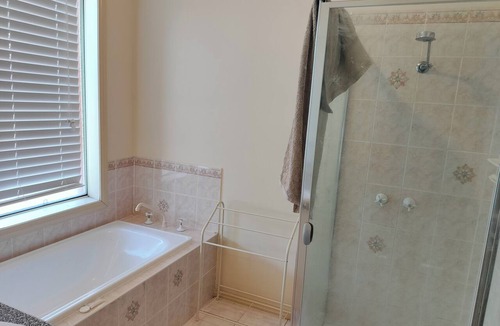 Point Cook House | Comfortable 5 Bedroom House Point Cook