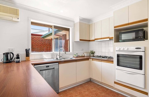 Caroline Springs House | Comfortable Family Stay in Caroline Springs