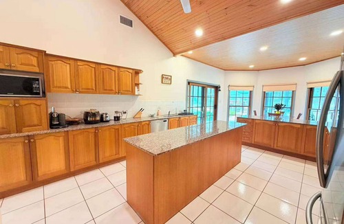 Worrigee House | Comfortable Queen and Single Farm Stay