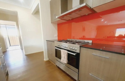 Tarneit House | Comfortable stay with Movie/Sport App on TV