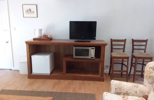 Woodend North Bed & Breakfast | Comfortable suite of rooms with its own private entrance.