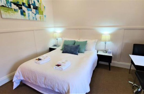 Gloucester House | Coppers Hill Private Accommodation