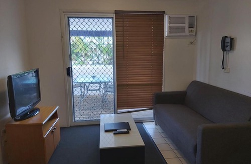 Rockhampton Hotel | Cosmopolitan Motel & Serviced Apartments
