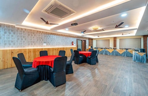 Bhopal Hotel | Cosmos Zorba Hotel, Hoshangabad Road