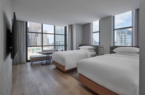 Melbourne Central Business District Hotel | Courtyard By Marriott Melbourne Flagstaff Gardens
