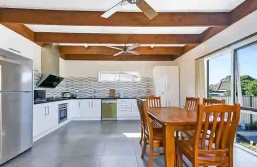 Noble Park House | Cozy and cheerful 4 bedroom house close to shopping and park