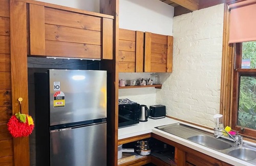 Norwood House | Cozy Bluestone House in Norwood – Perfect for Families and Their Pets
