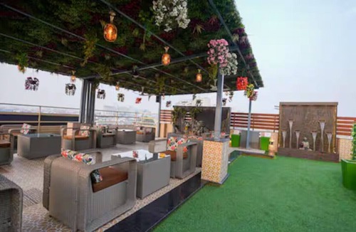 Sector 51 Hotel | Cozy Standard Bedroom at Five Palms in Sector - 57, Gurugram