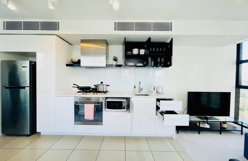 Chinatown Apartment | Cozy unit close to Parliament w/Amazing City Views