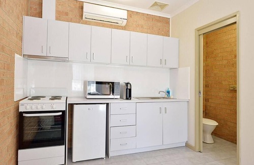 Cranbourne Hotel | Cranbourne Motor Inn