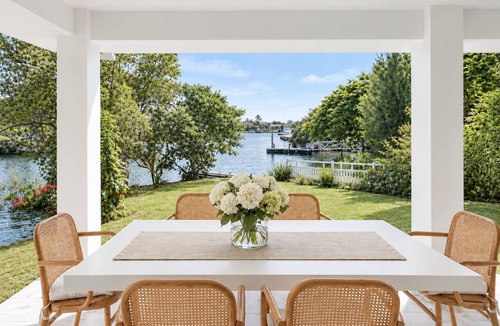 Biggera Waters House | Creekside Manor - Spacious | Nature & Serenity
