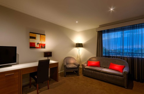 St Kilda Hotel | Crest on Barkly