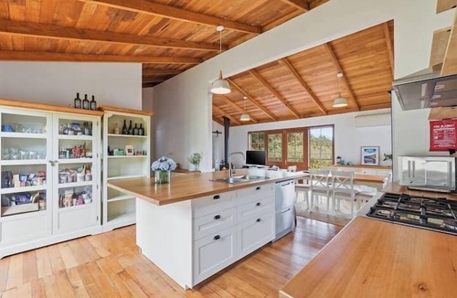 Highcroft House | Crofters Rest: Light Filled Hideaway on Tasman Peninsula