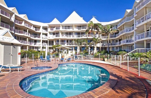 Tugun Apartment | Crystal Beach 42 - Absolute Beachfront & Pool at Tugun!
