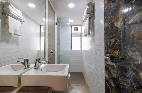 Juhu House | De Classico Hotel - Lokhandwala