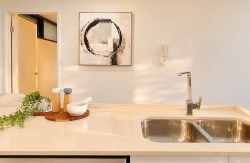 Dee Why Apartment | Dee Why 2BR Apartment Near Beach & Shops