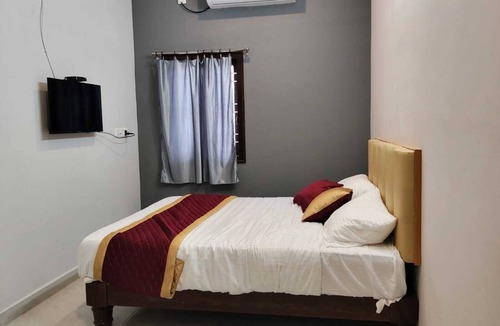 Tiruvannamalai Hotel | Deluxe Room