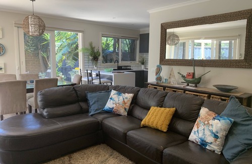 Seaford House | Deluxe Tropical oasis - 2 min Walk to the beach