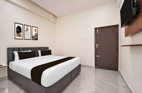 Kochi House | Deluxe Twin Clubhouse Vytilla Kochi