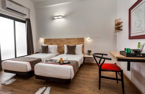 Kochi House | Deluxe Twin Clubhouse Vytilla Kochi