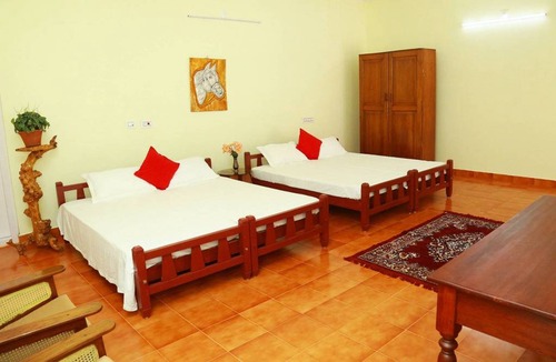 Kottappadi part Cabin | Deluxe Twin Room In British Bungalow