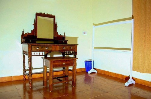 Kottappadi part Cabin | Deluxe Twin Room In British Bungalow