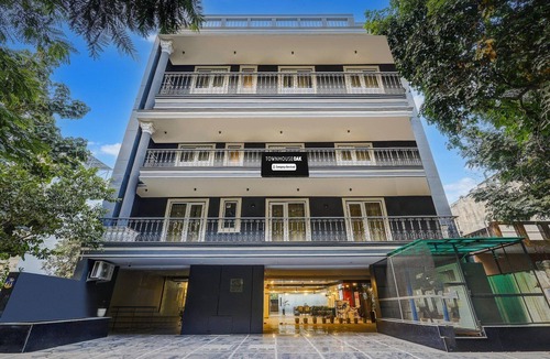Udyog Vihar House | DeluxeCloud Bay