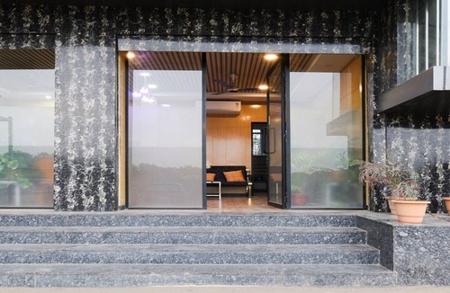Hyderabad House | DeluxeKrishna Hotel