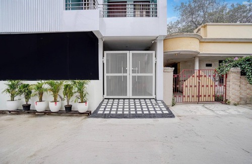 Bareilly House | DeluxeNeelam Hotel
