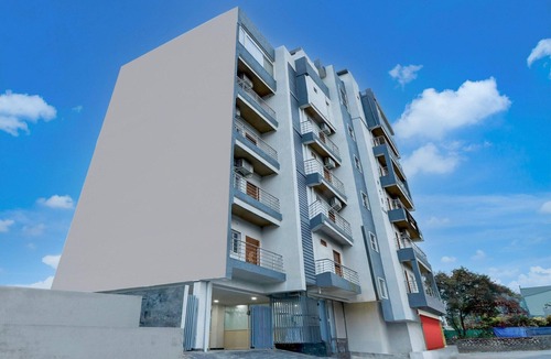 Hyderabad House | DeluxeNest Guest House