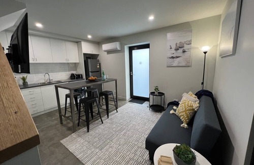 Devonport Apartment | Devonport Loft Apartment: A/C Great Location!