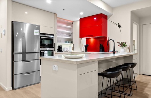 Docklands Apartment | Docklands 3BR Waterfront Terrace - Pool, Spa, Gym & Free Parking