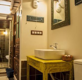 Kalupur Hotel | Dodhia Haveli Living 18th-Century Heritage Pol Life Ahmedabad