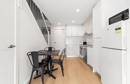 Balaclava Apartment | Domi Rentals - The Carlisle Apartments