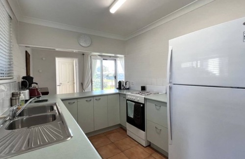 Golden Beach House | Drakes Hideaway Pet Friendly, Golden Beach Retreat