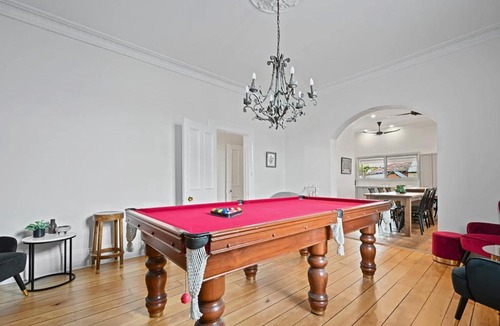 Bathurst House | Dunkley House - Large CBD Heritage Home, Sleeps 10