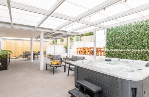 Shoal Bay House | East Belmont, 38 Tomaree Rd - spa, linen, Wi-Fi, Air Con , Games Room