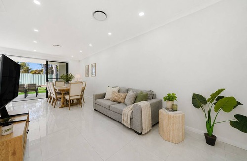 Doonside House | Eastern Creek Raceway Stay | 5BR + Parking