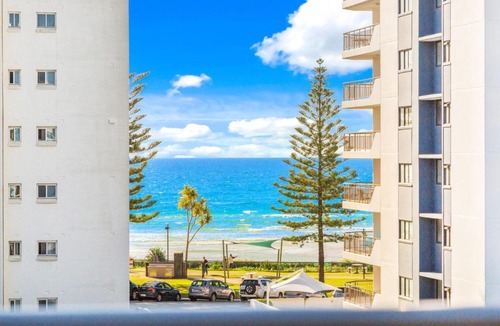 Coolangatta Apartment | Eden Apartments Unit 501 - Luxury 2 bedroom apartment close to the beach
