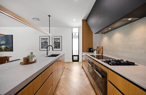Fullarton House | Eden Haus Poolside Serenity near CBD and Bushland
