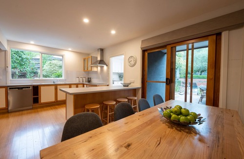 Yarra Glen House | Eden Yarra Valley Accommodation Flexible options 7-10 bedrooms, up to 30 guests