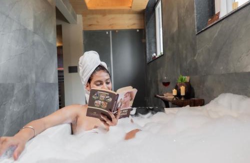 Kumarhatti Hotel | ELIVAAS Signature Bask and Blessings Mist Suites with Private Balcony